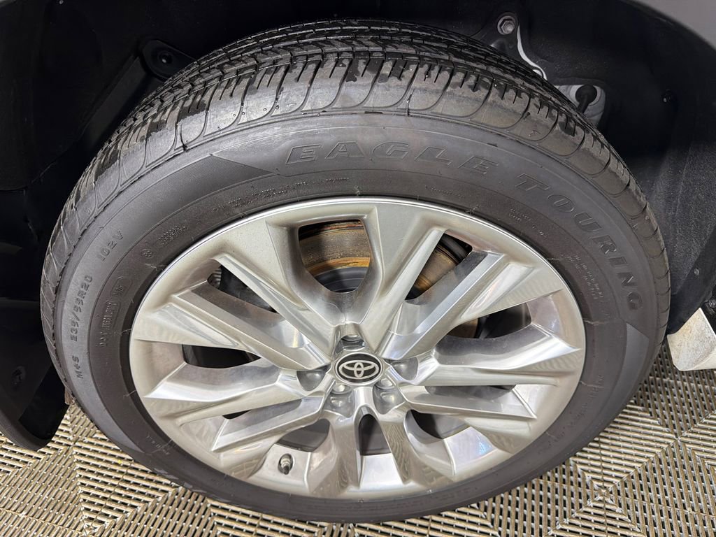 Used 2025 Toyota Highlander Limited image 18