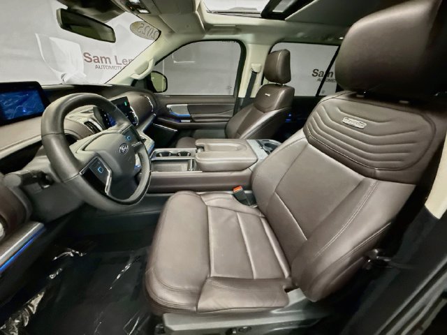 Used 2025 Ford Expedition Max Platinum w/ Platinum Ultimate Package AWD/4WD image 22