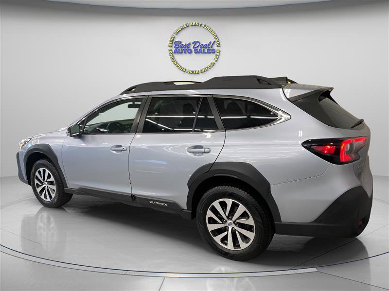 Used 2023 Subaru Outback Premium image 5