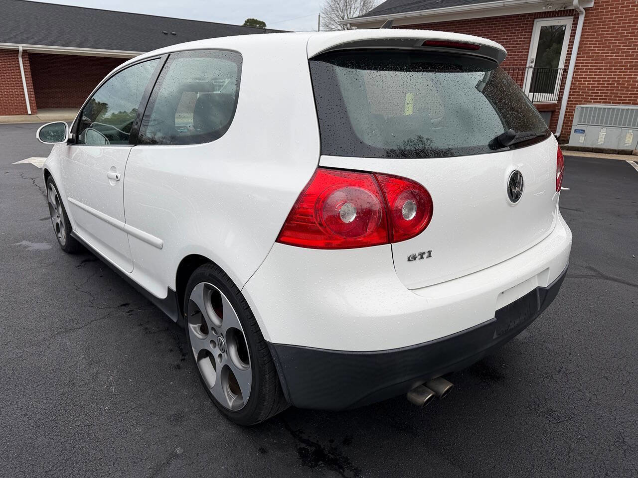 Used 2009 Volkswagen GTI Base PZEV 2dr Hatchback 6A image 5