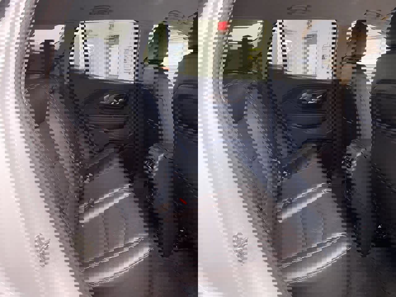 Used 2024 GMC Terrain SLT image 17