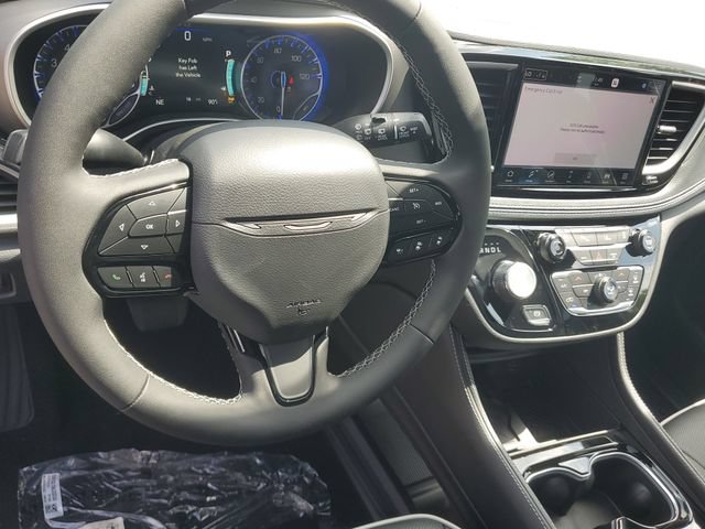 New 2027 Chrysler Pacifica Limited AWD/4WD image 19