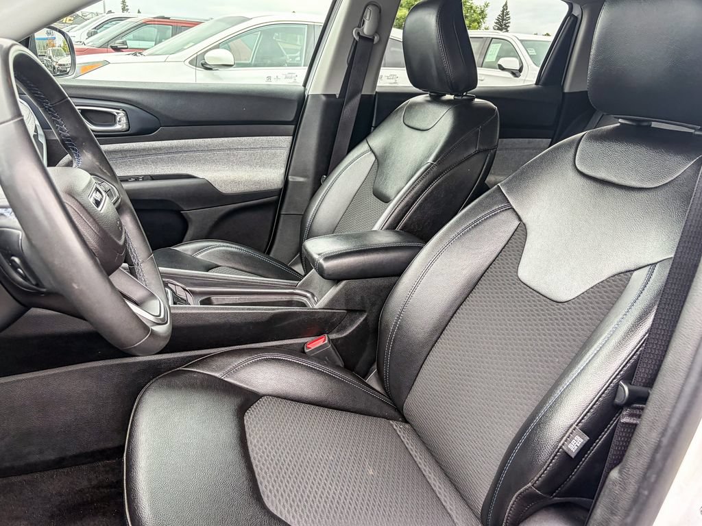 Used 2022 Jeep Compass Latitude FWD image 37