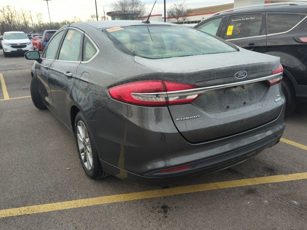 Used 2017 Ford Fusion SE image 4