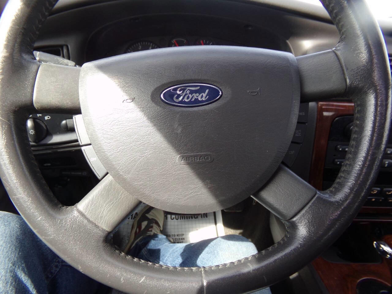 Used 2004 Ford Taurus SEL image 7