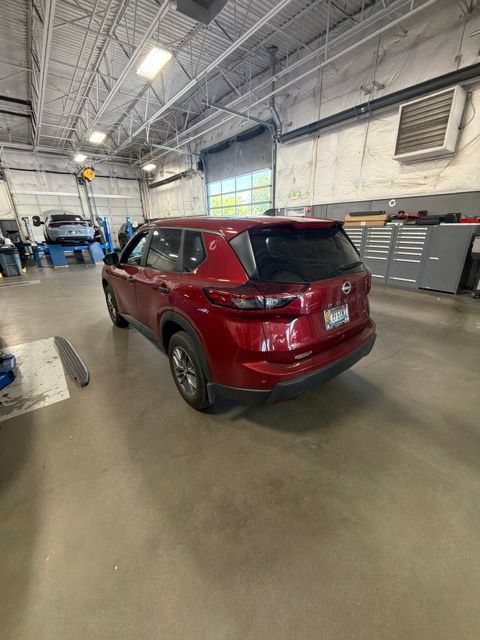 Used 2025 Nissan Rogue S AWD/4WD image 13