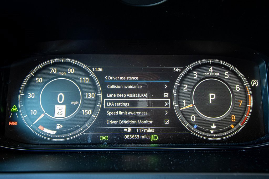 Used 2018 Jaguar E-PACE SE image 34