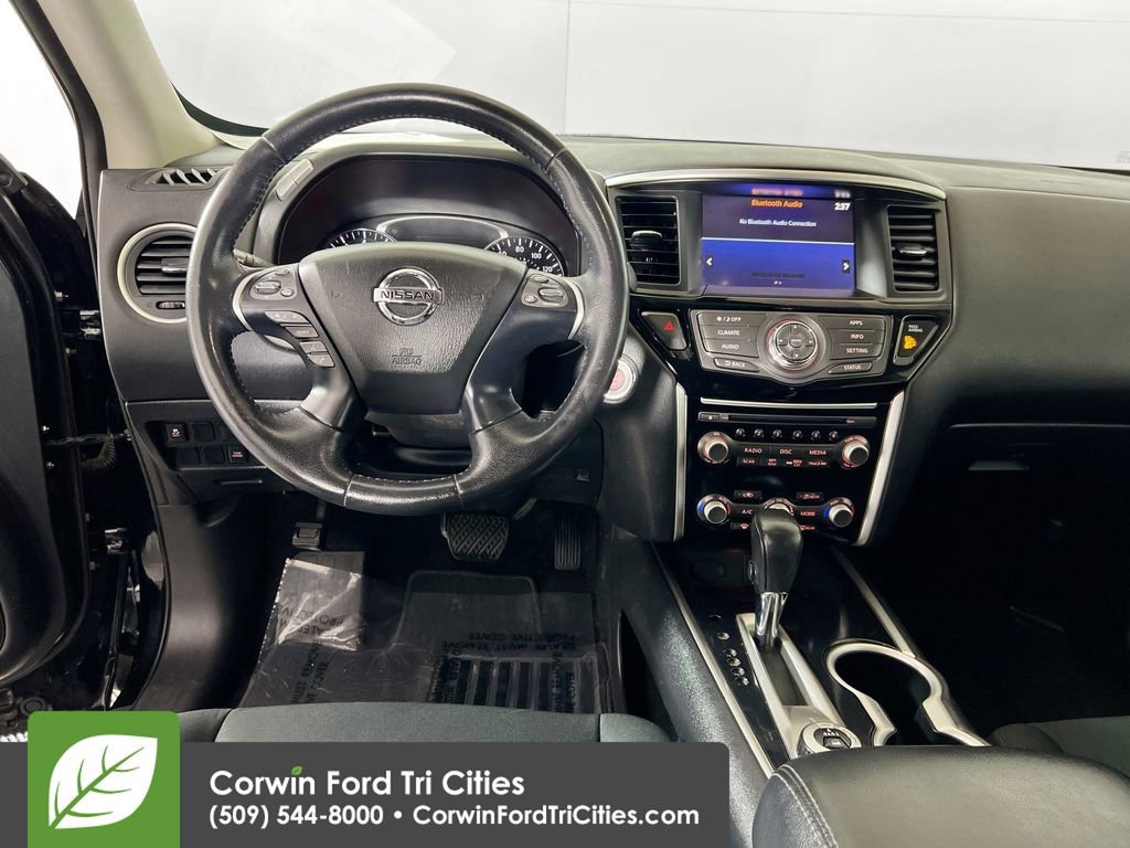 Used 2018 Nissan Pathfinder SV image 23