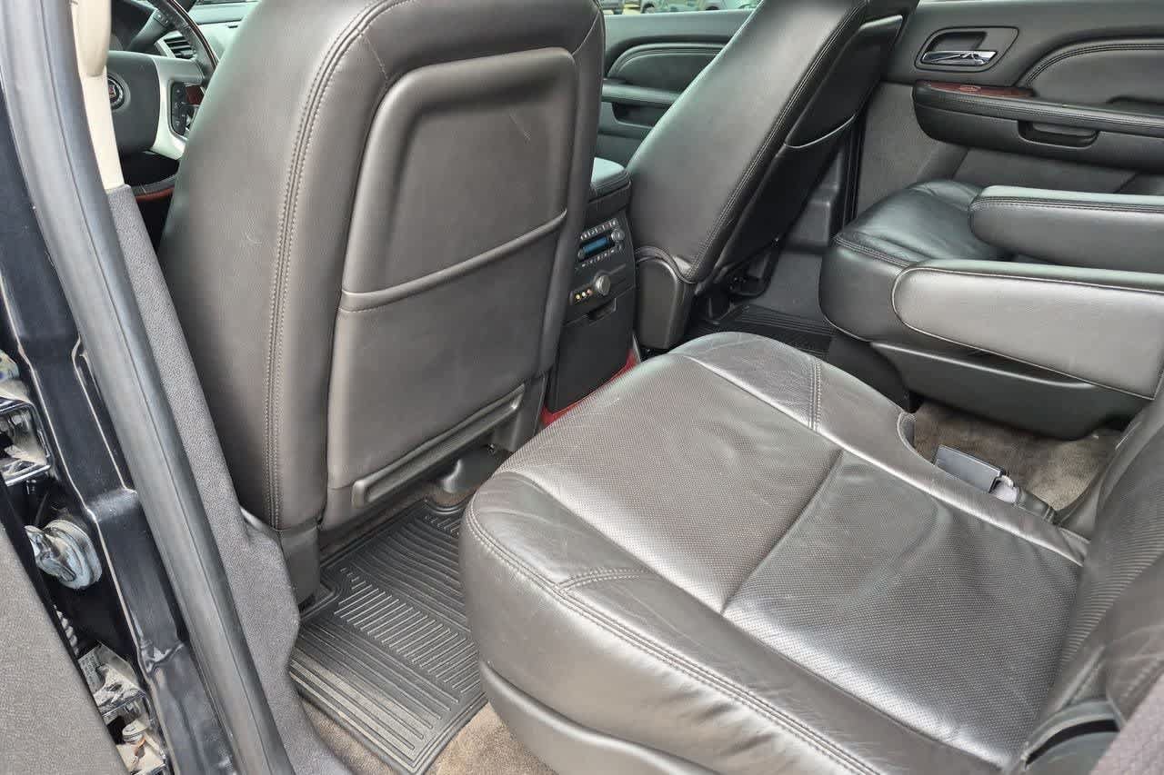Used 2010 Cadillac Escalade Luxury AWD/4WD image 17