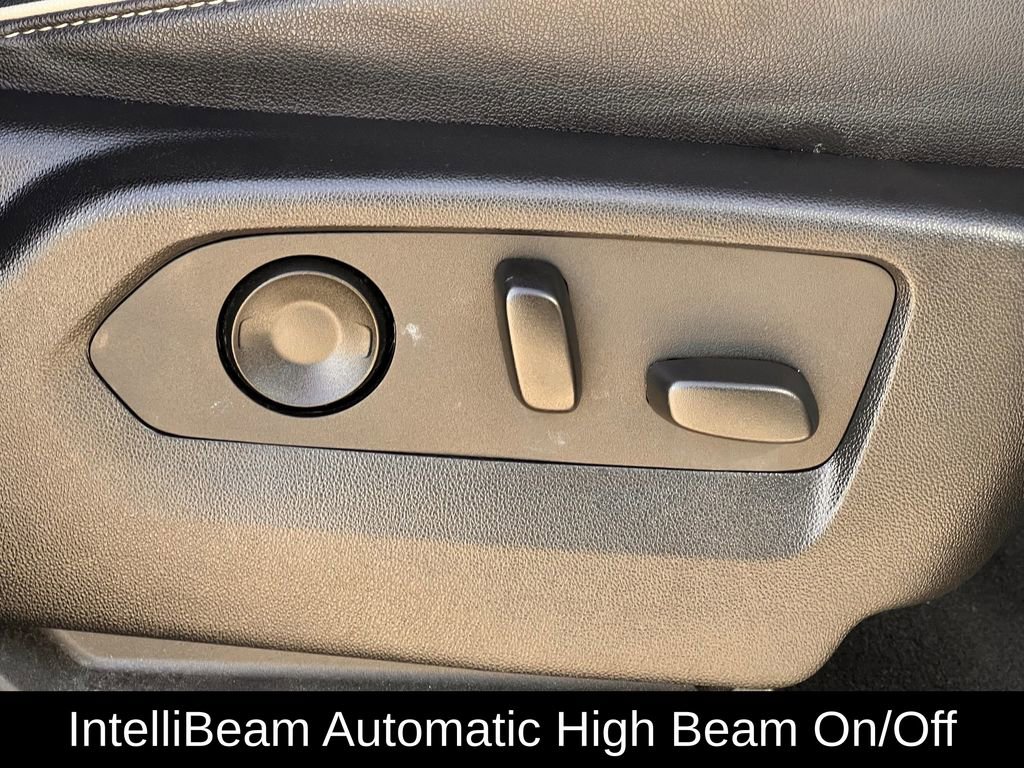 Used 2023 GMC Yukon SLT image 32