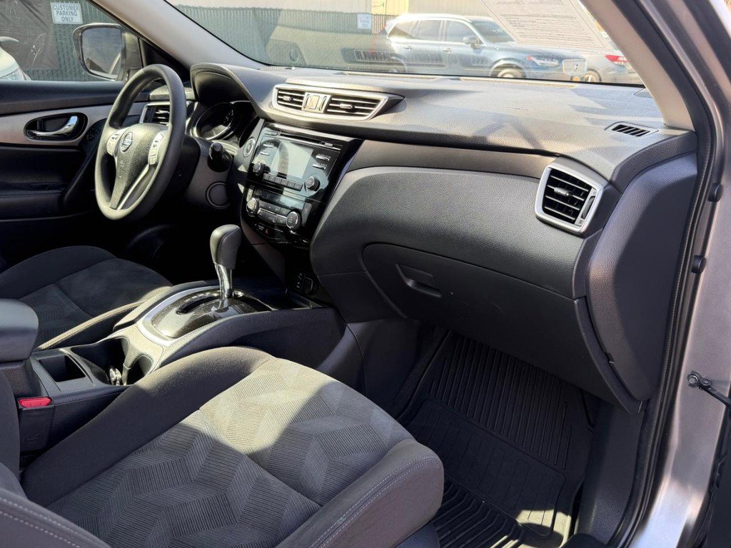 Used 2016 Nissan Rogue SV image 20