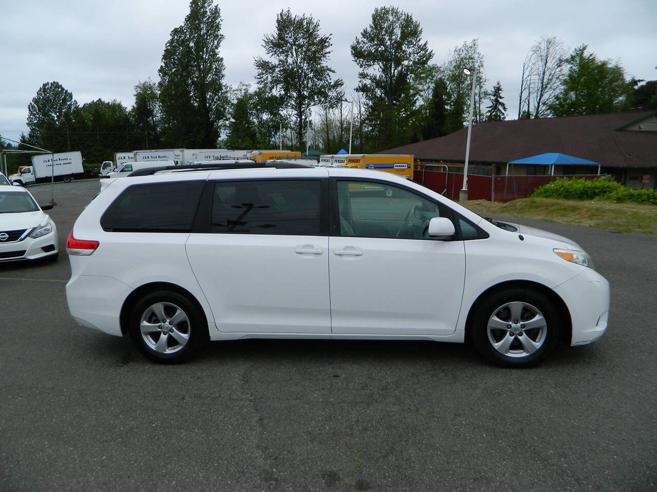 Used 2013 Toyota Sienna LE FWD image 9
