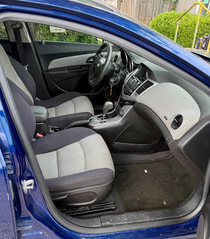 Used 2013 Chevrolet Cruze LS FWD image 13