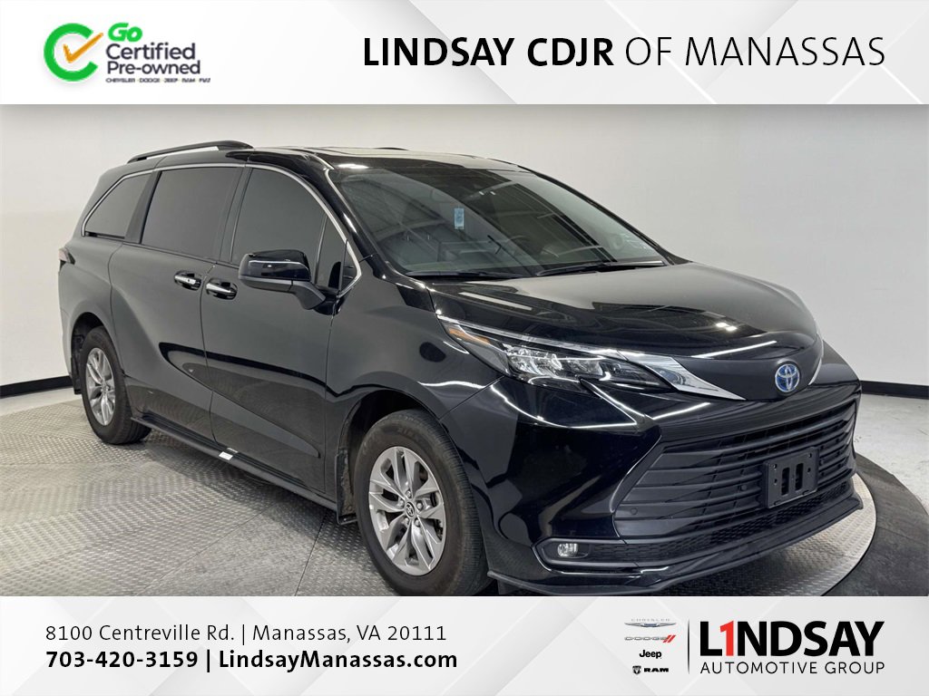 Used 2025 Toyota Sienna XLE w/ XLE Plus Package image 1