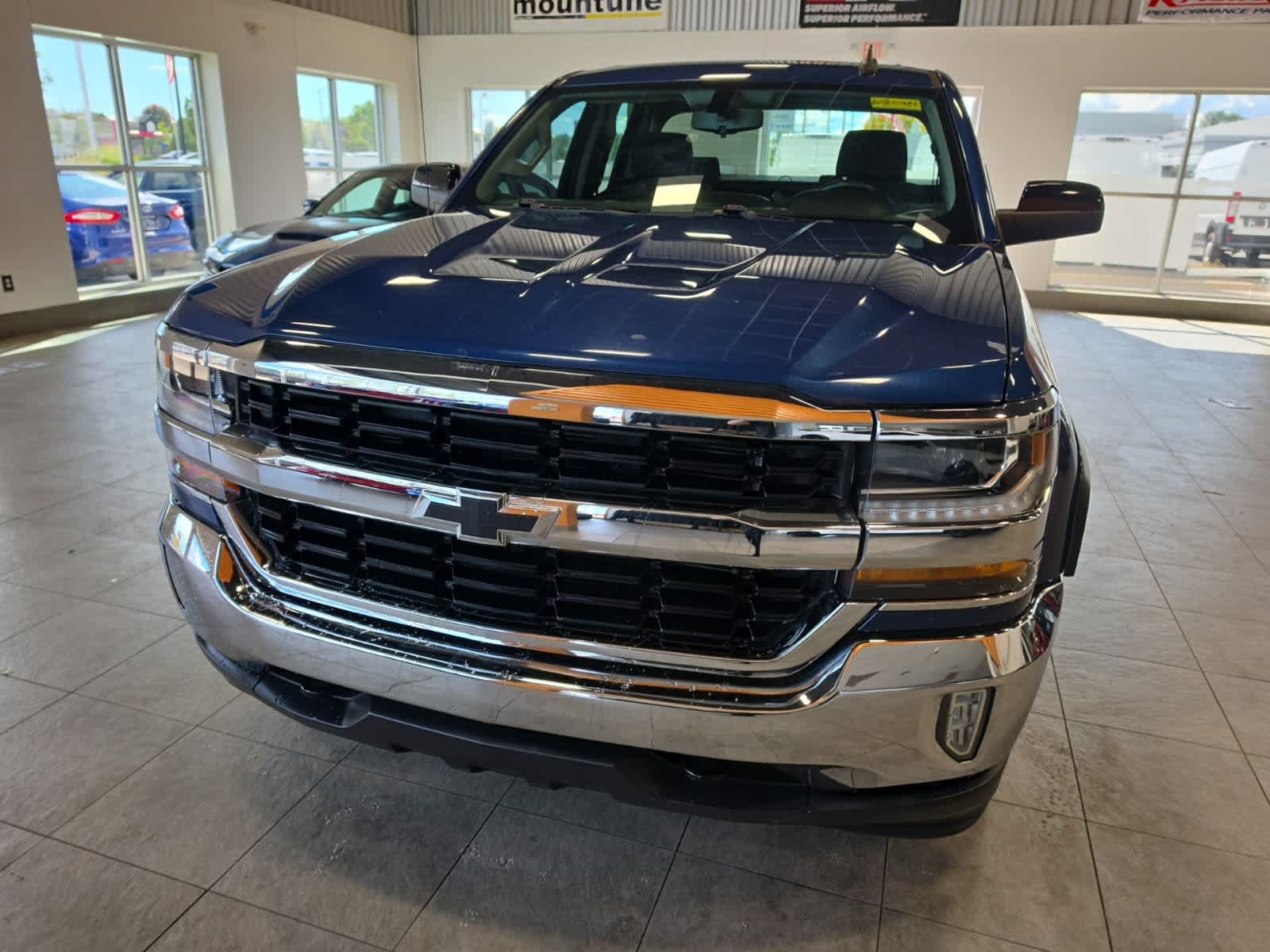 Used 2018 Chevrolet Silverado 1500 LT w/ All Star Edition AWD/4WD image 2
