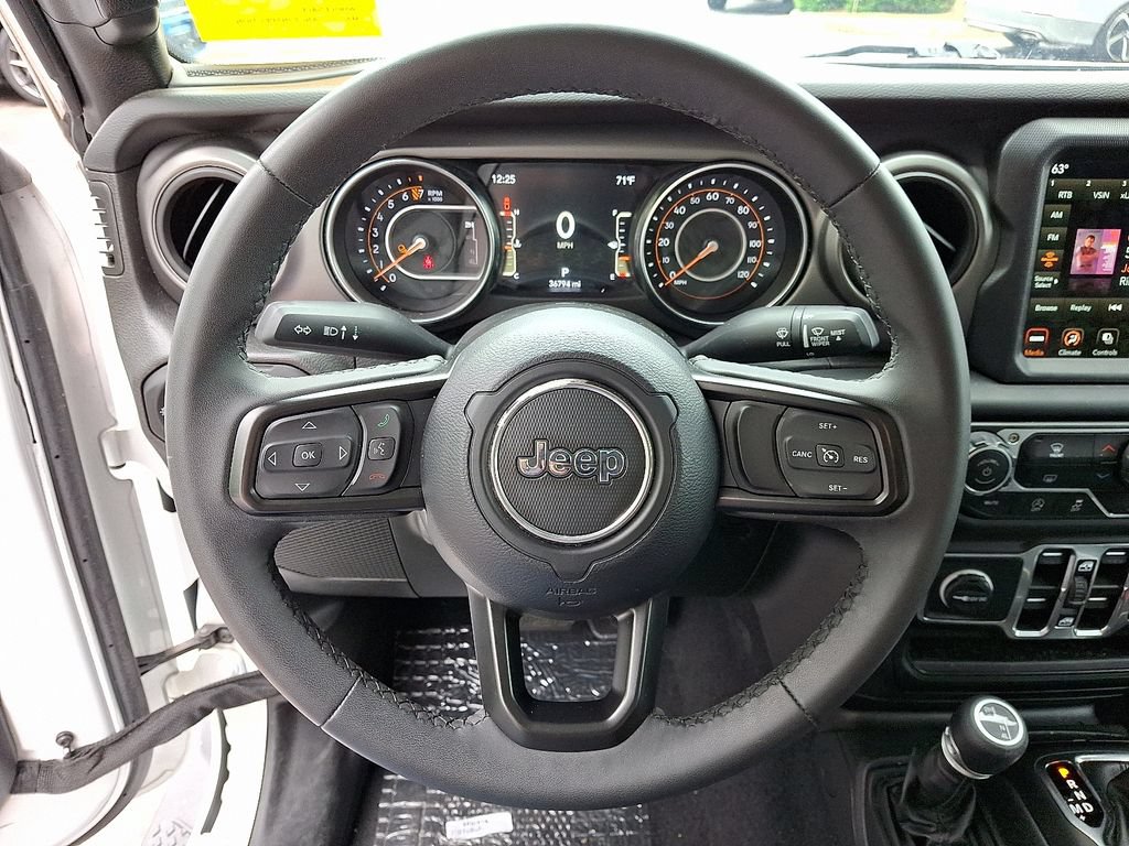 Used 2023 Jeep Gladiator Sport AWD/4WD image 17
