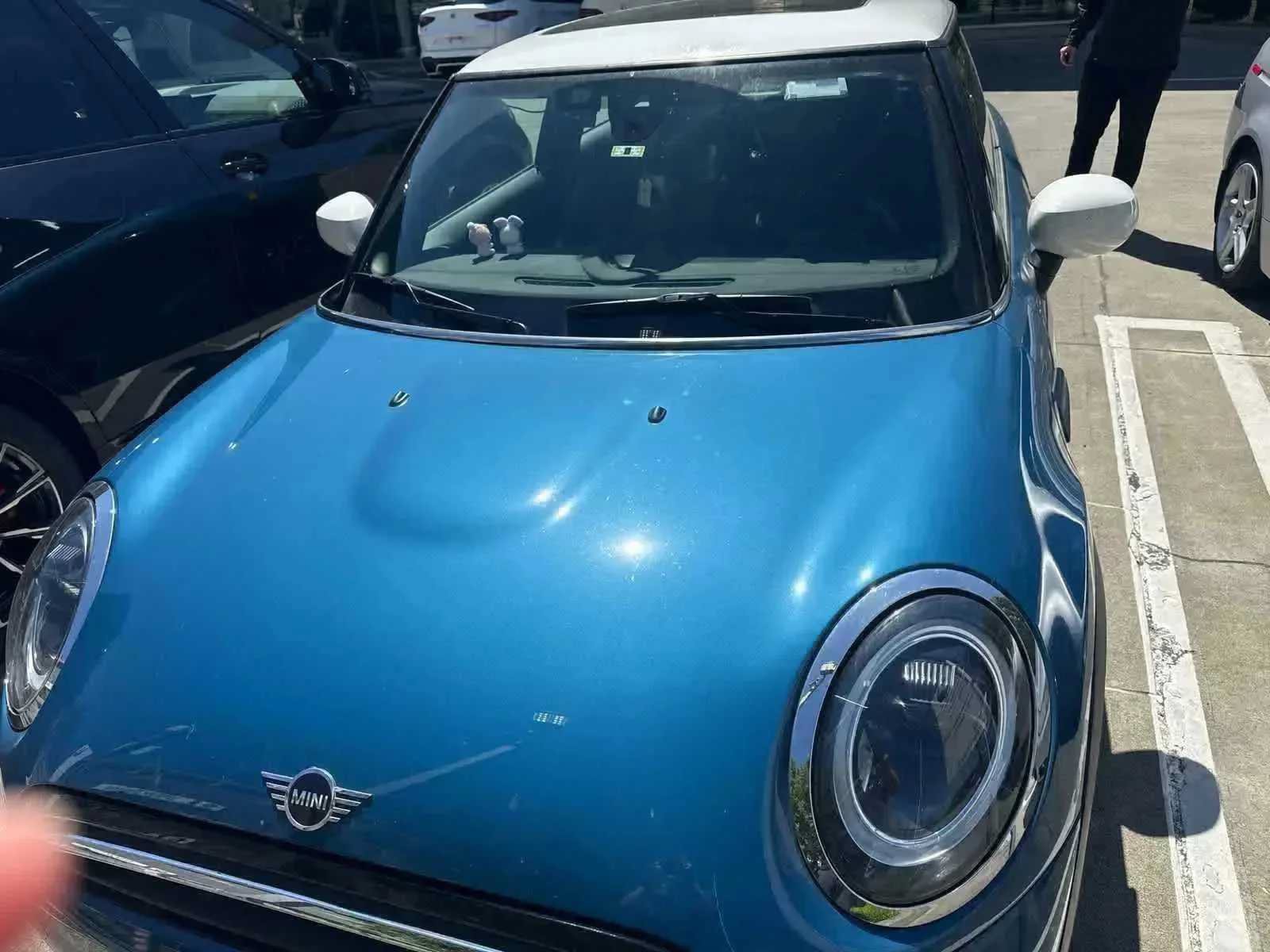 Used 2022 MINI Cooper 2-Door Hardtop FWD image 2