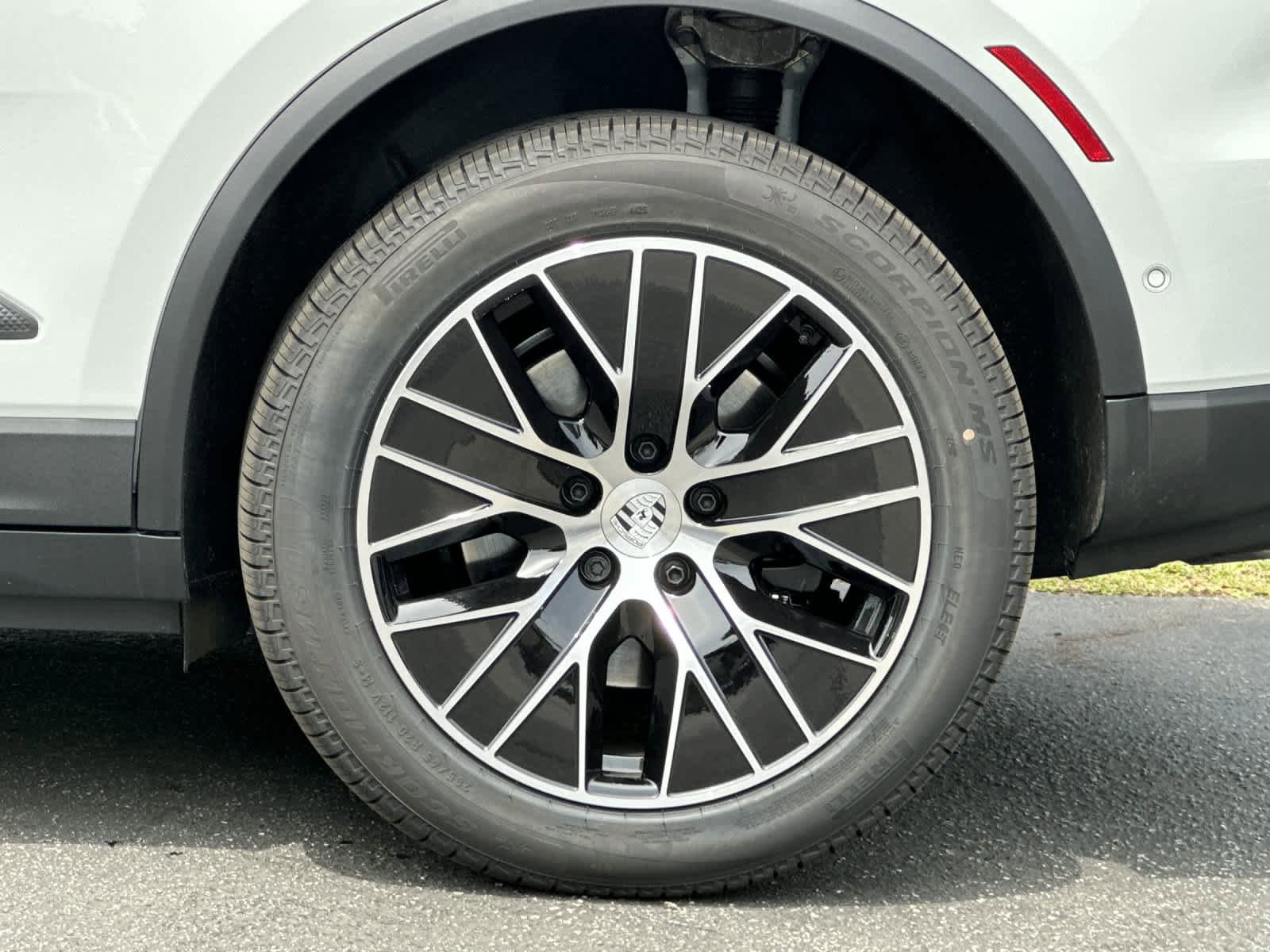 New 2026 Porsche Macan Electric RWD image 32