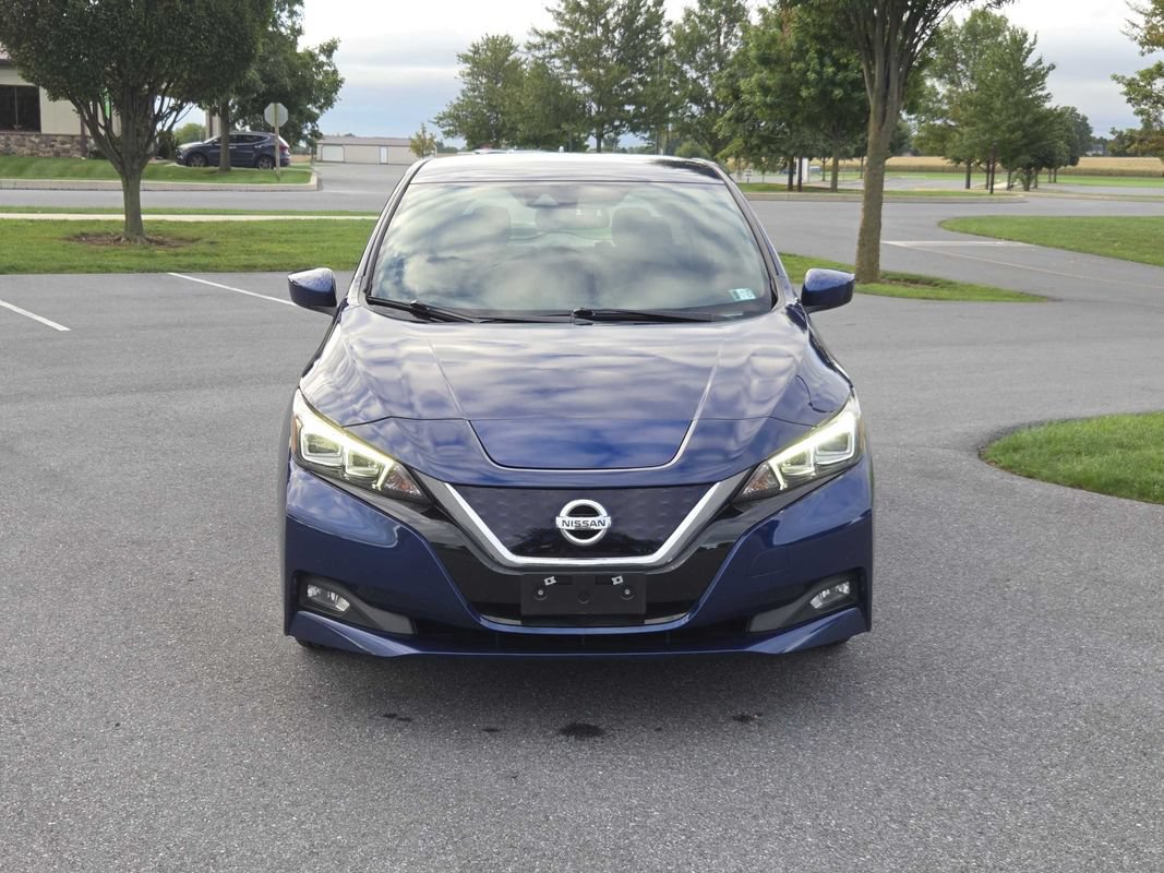 Used 2019 Nissan Leaf SV w/ SV Technology Package FWD image 3