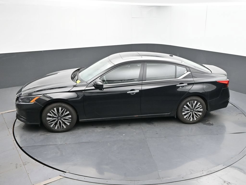 Used 2024 Nissan Altima 2.5 SV w/ SV Premium Package FWD image 18