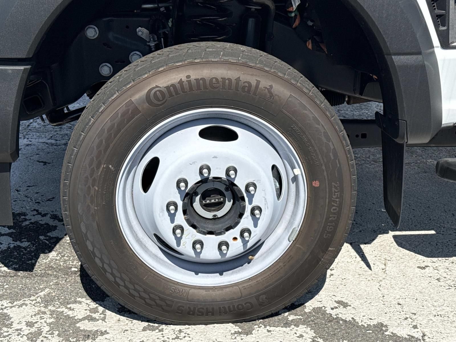 New 2025 Ford F550 4x4 Crew Cab image 9