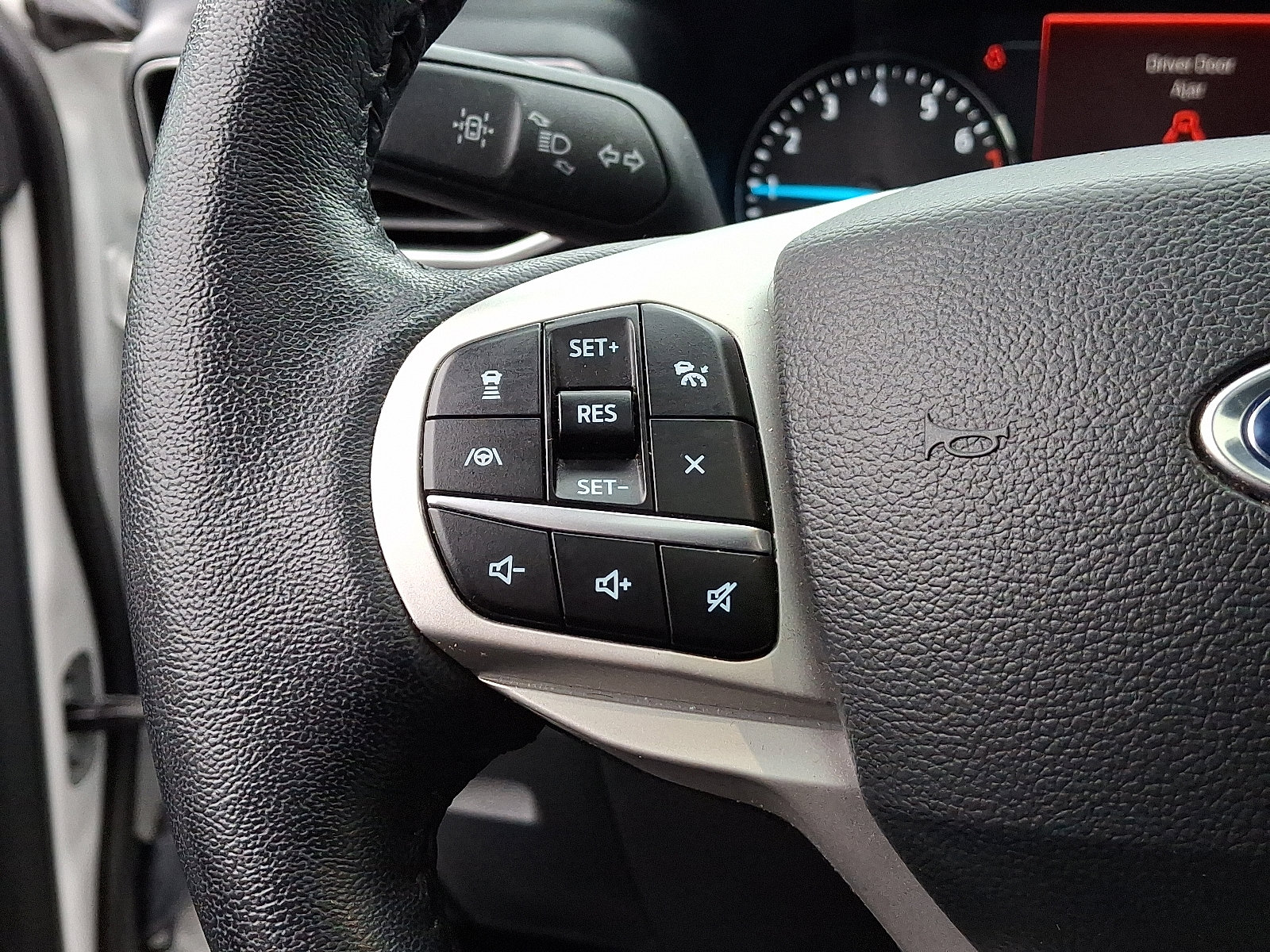 Used 2023 Ford Explorer XLT w/ Equipment Group 202A AWD/4WD image 24