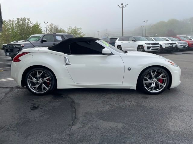 Used 2017 Nissan 370Z Touring Sport RWD image 7