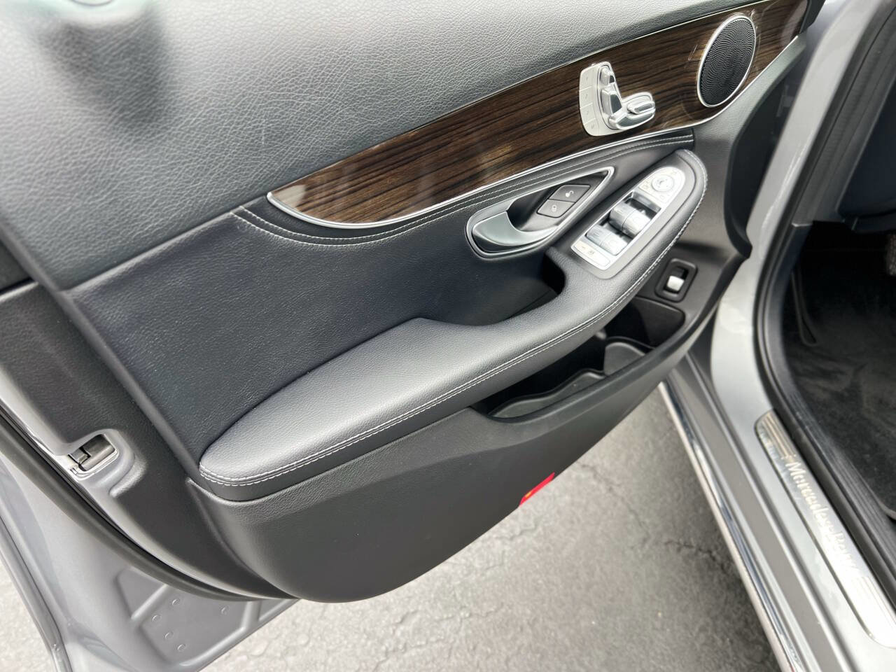 Used 2015 Mercedes-Benz C 300 Sedan image 22