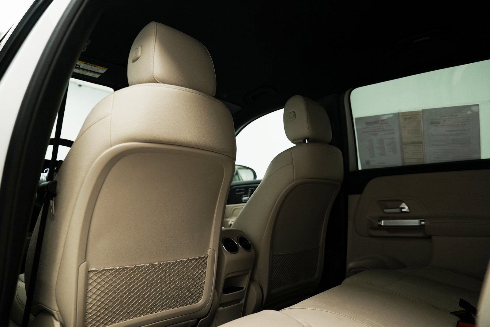 Used 2025 Mercedes-Benz GLB 250 4MATIC image 28