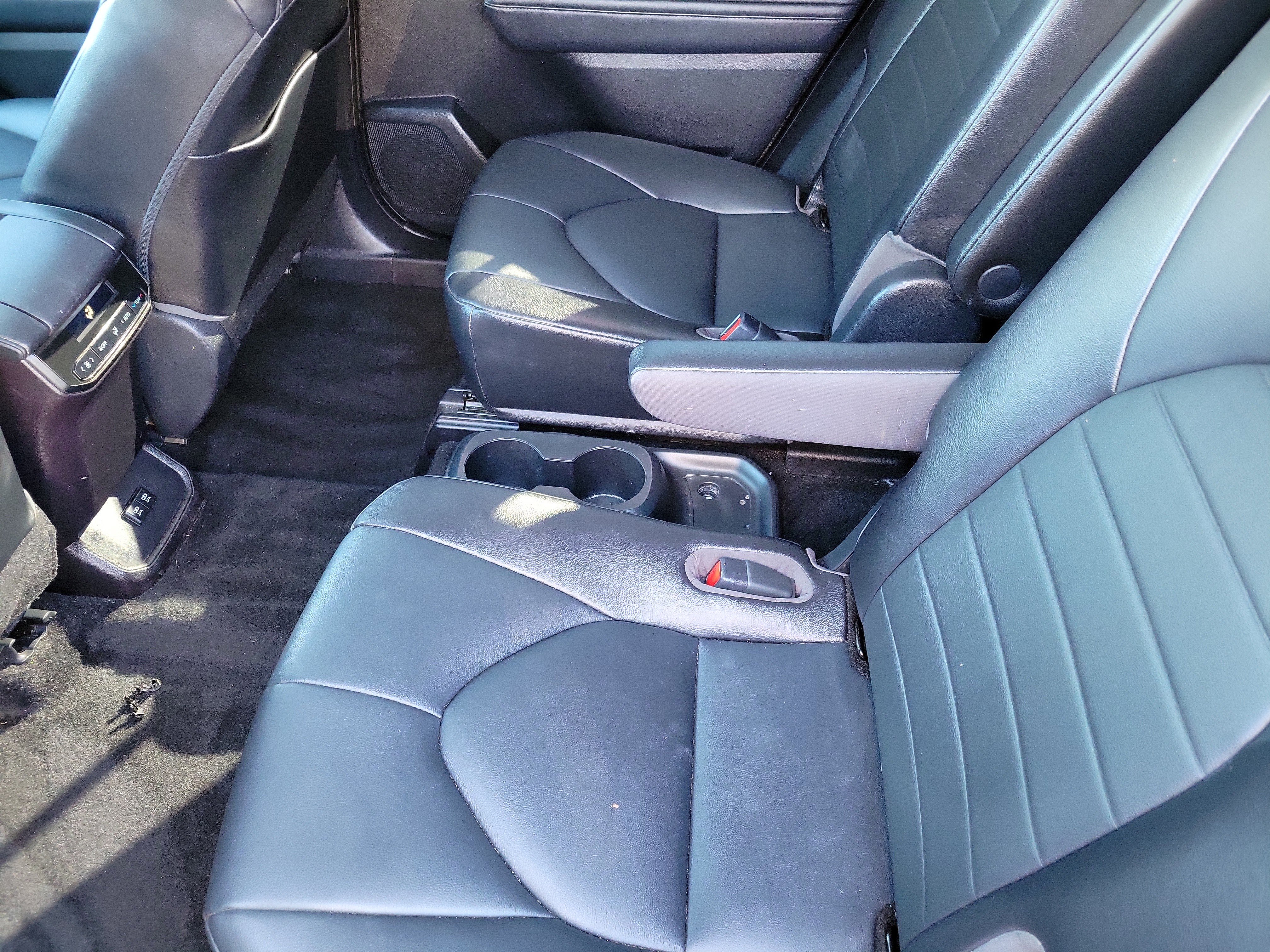 Used 2021 Toyota Highlander XLE image 13