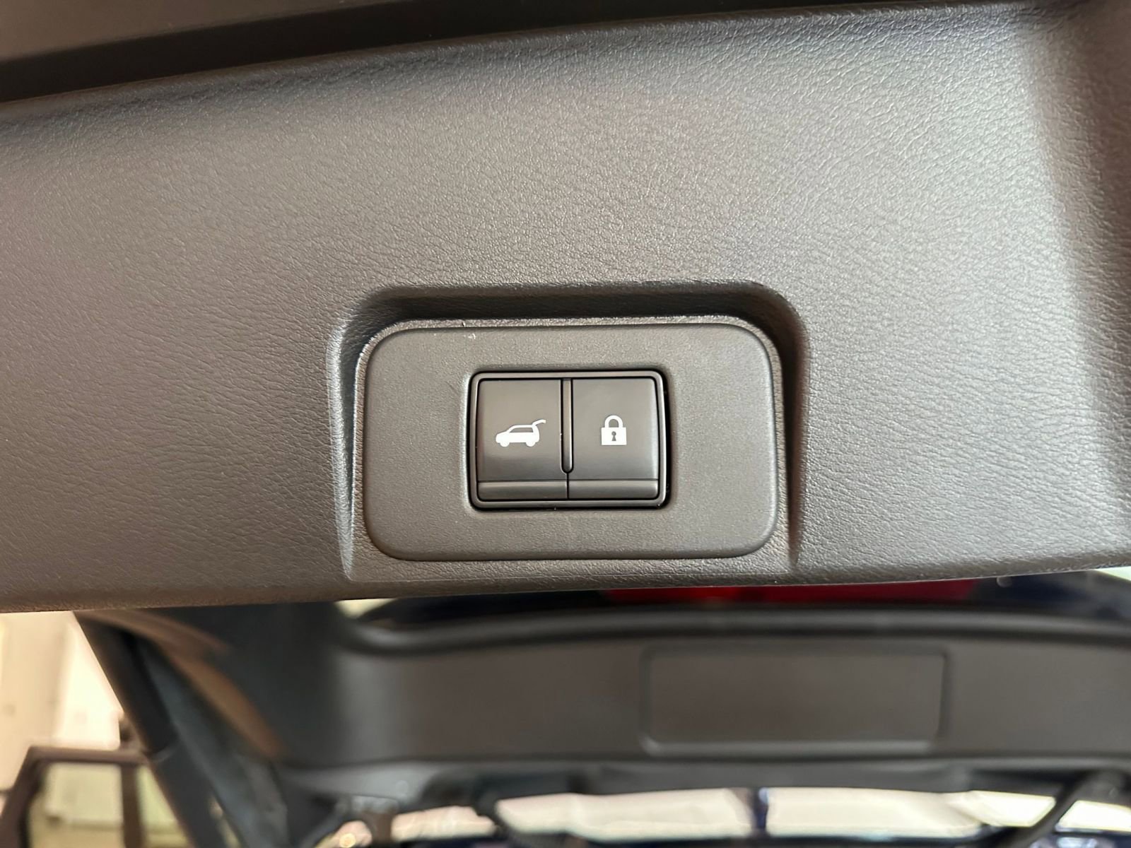 Used 2025 Nissan Rogue SV FWD image 23