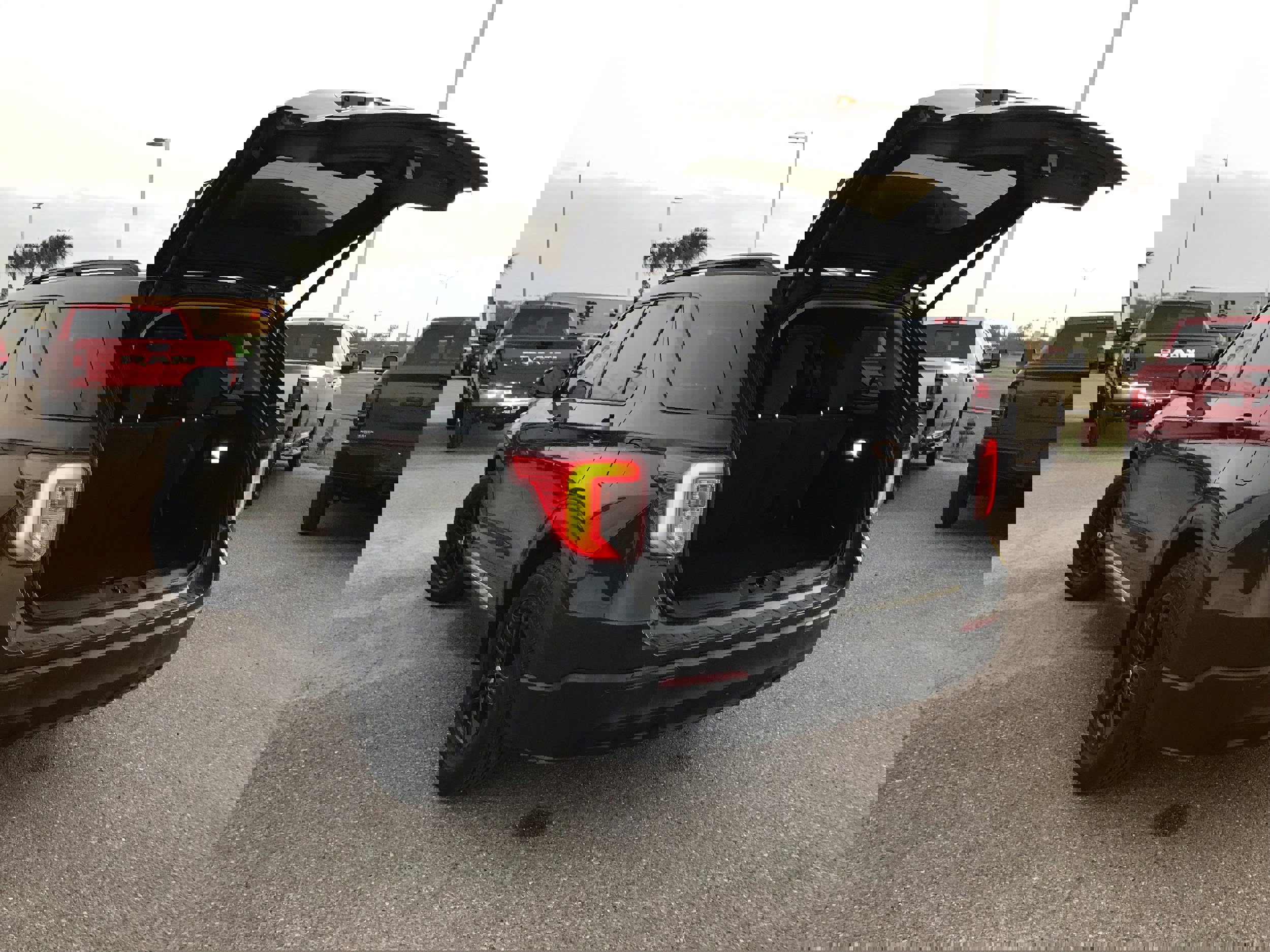 Used 2022 Ford Explorer XLT image 23