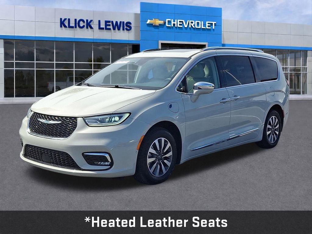 Used 2021 Chrysler Pacifica Limited w/ Uconnect Theater Family Group FWD image 3