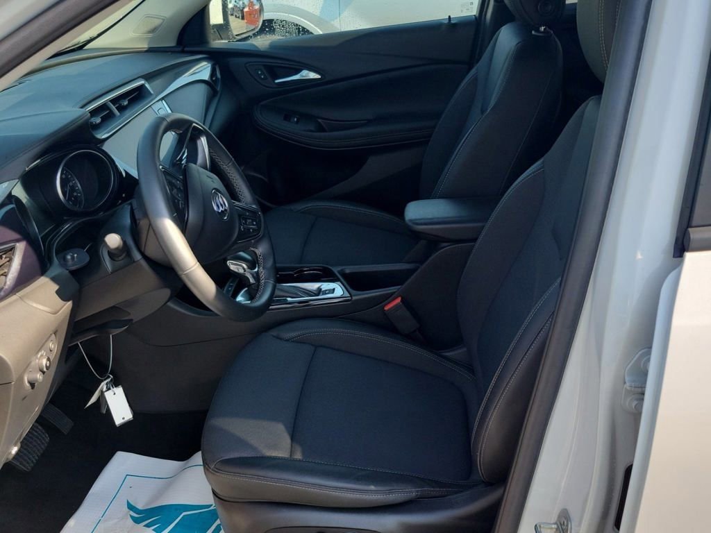Used 2022 Buick Encore GX Select w/ Sport Touring Package FWD image 9