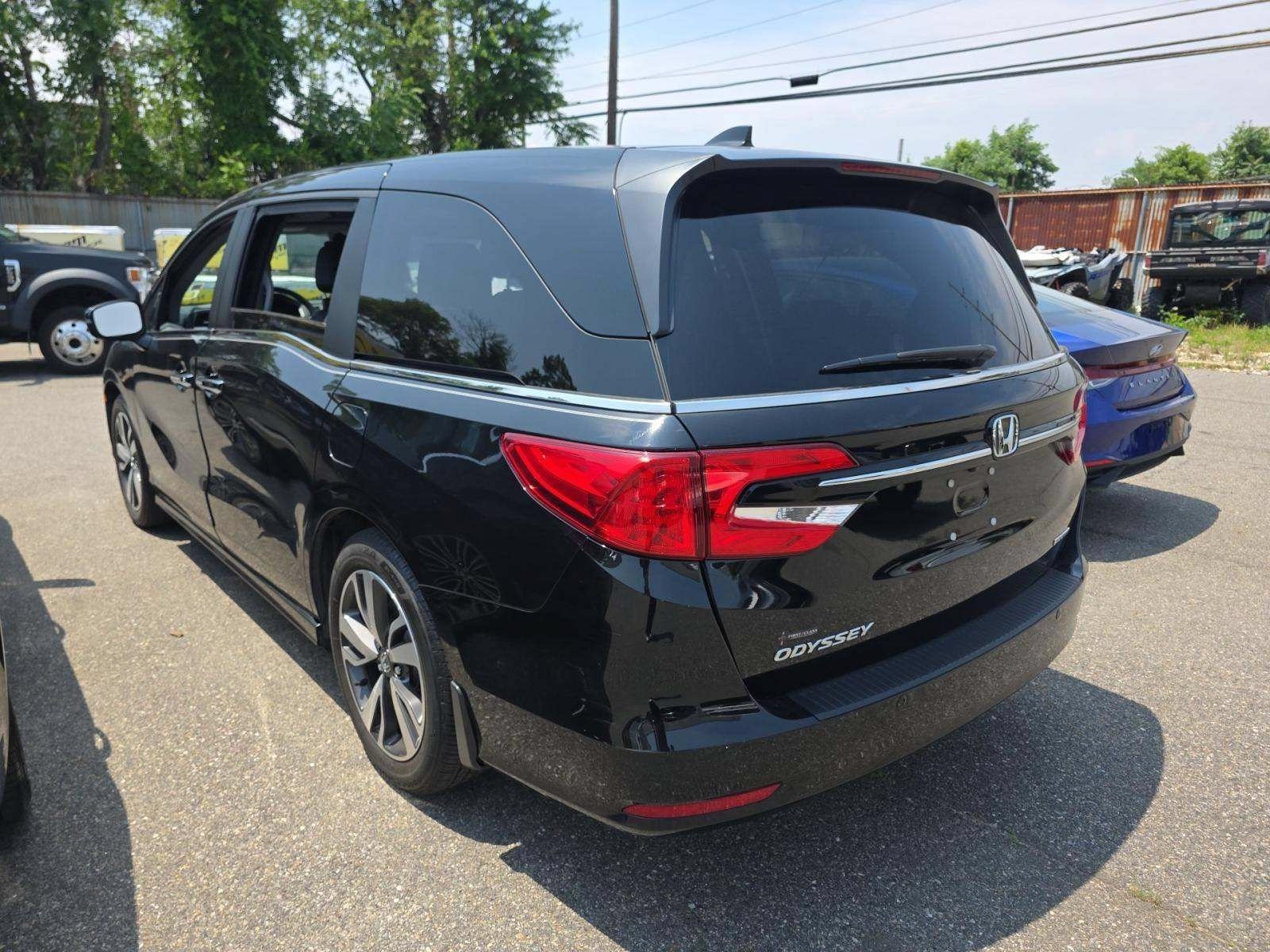 Used 2024 Honda Odyssey Touring image 2