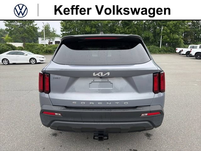 Used 2022 Kia Sorento LX FWD image 4