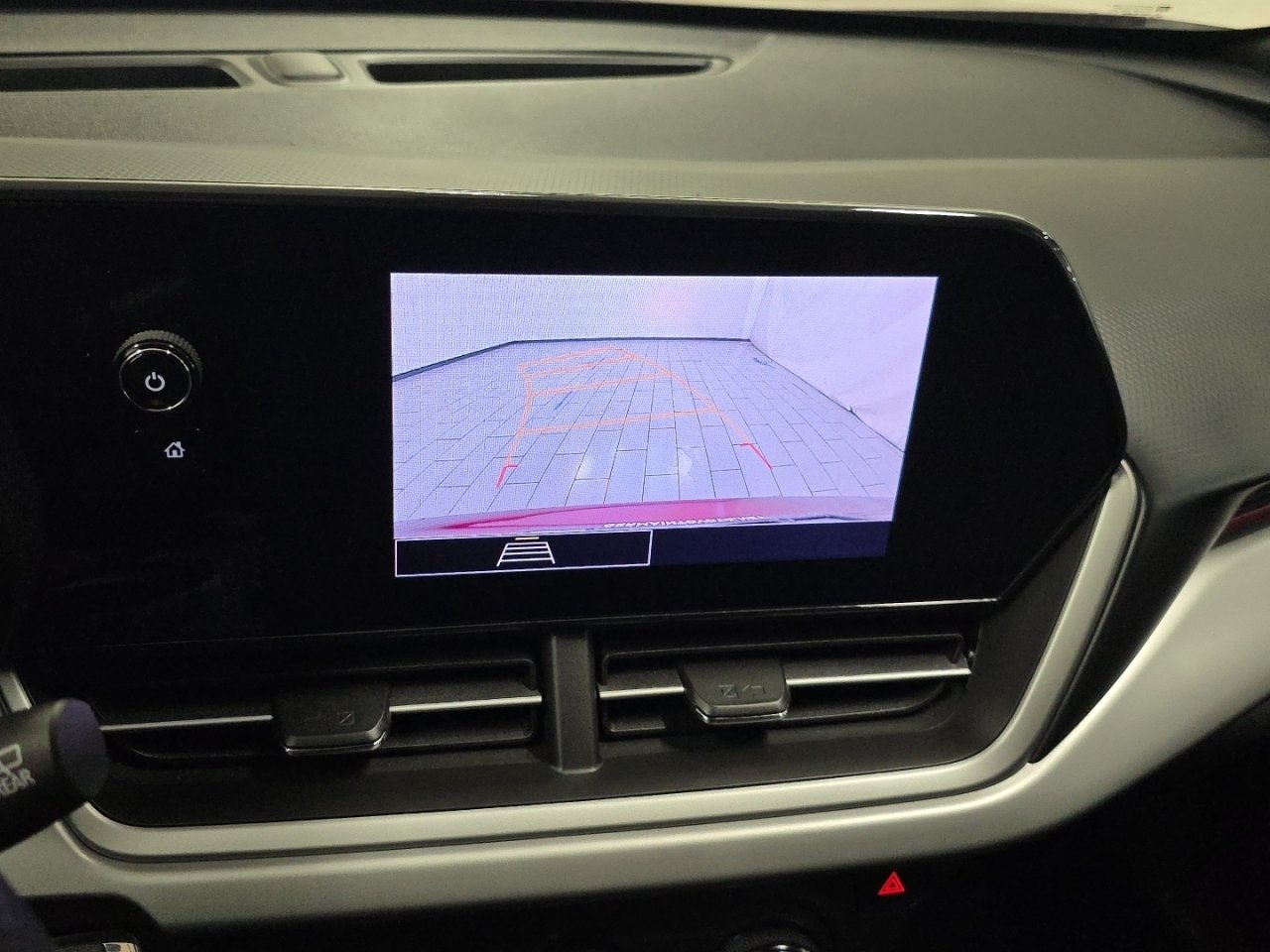 Used 2024 Chevrolet Trax RS FWD image 6