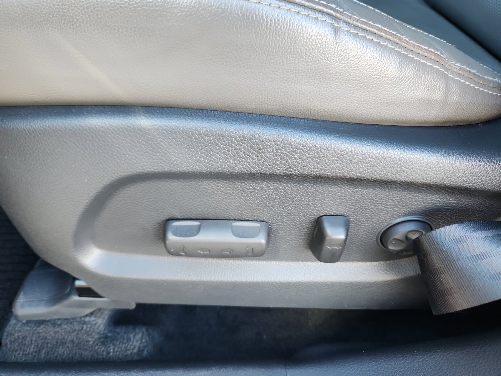 Used 2018 Hyundai Santa Fe Limited image 15