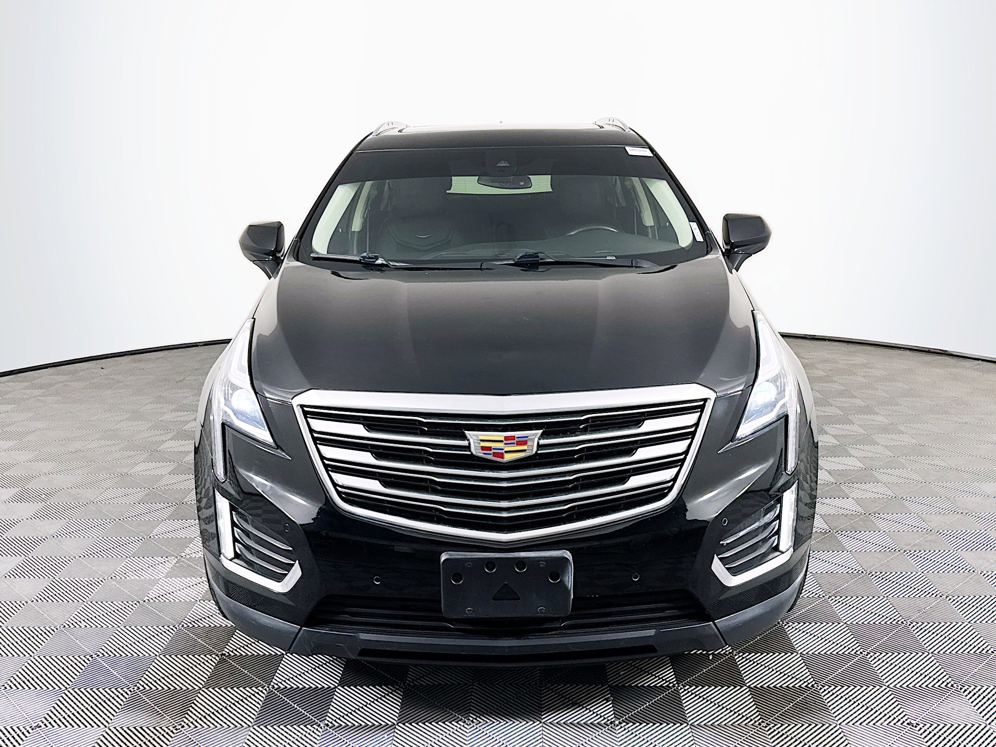 Used 2017 Cadillac XT5 Luxury image 2