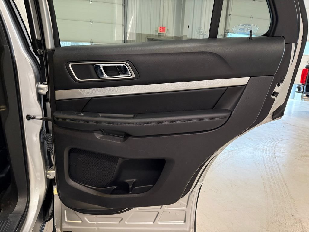 Used 2017 Ford Explorer XLT FWD image 33