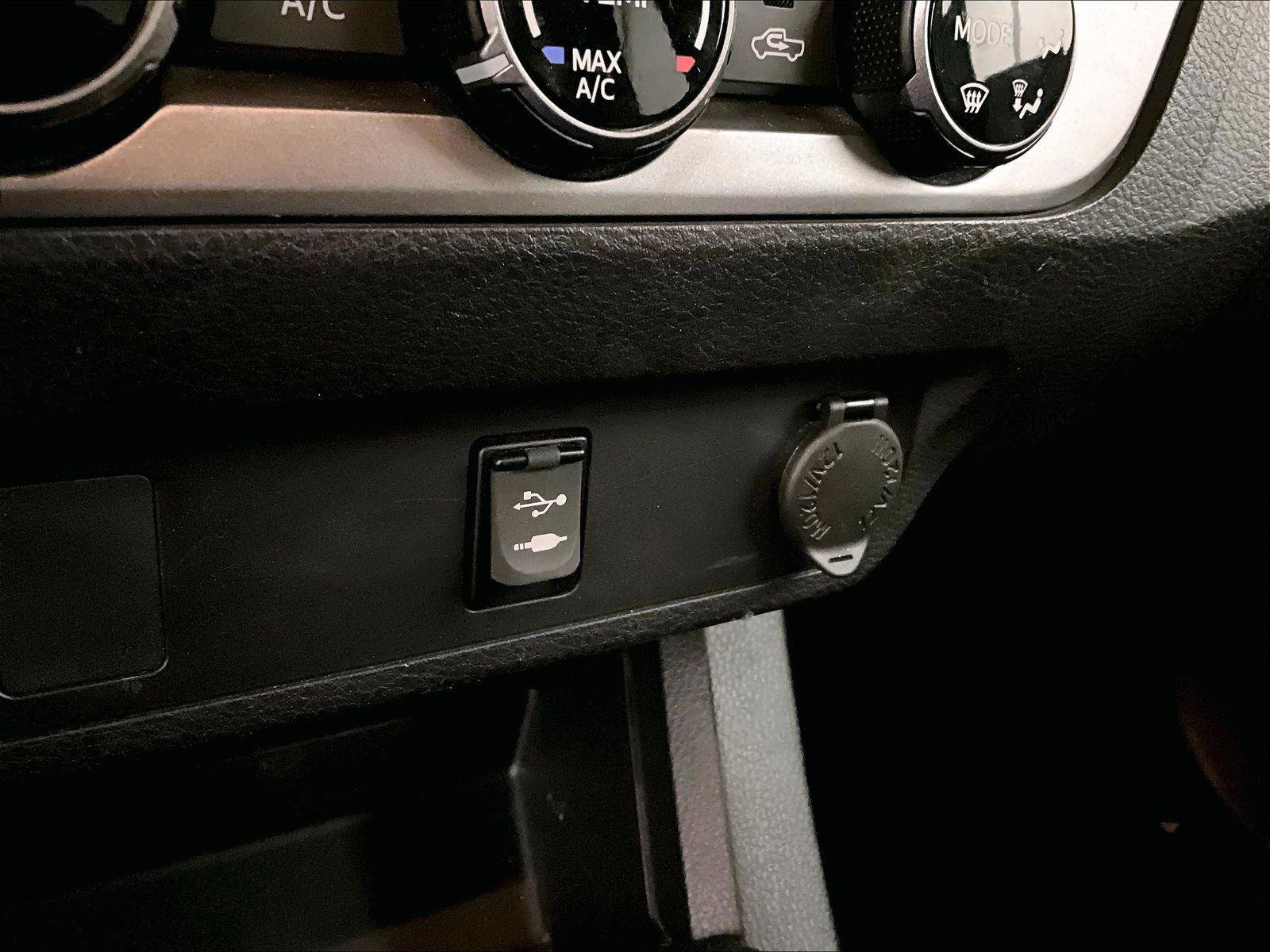 Used 2018 Toyota Tacoma SR5 AWD/4WD image 31