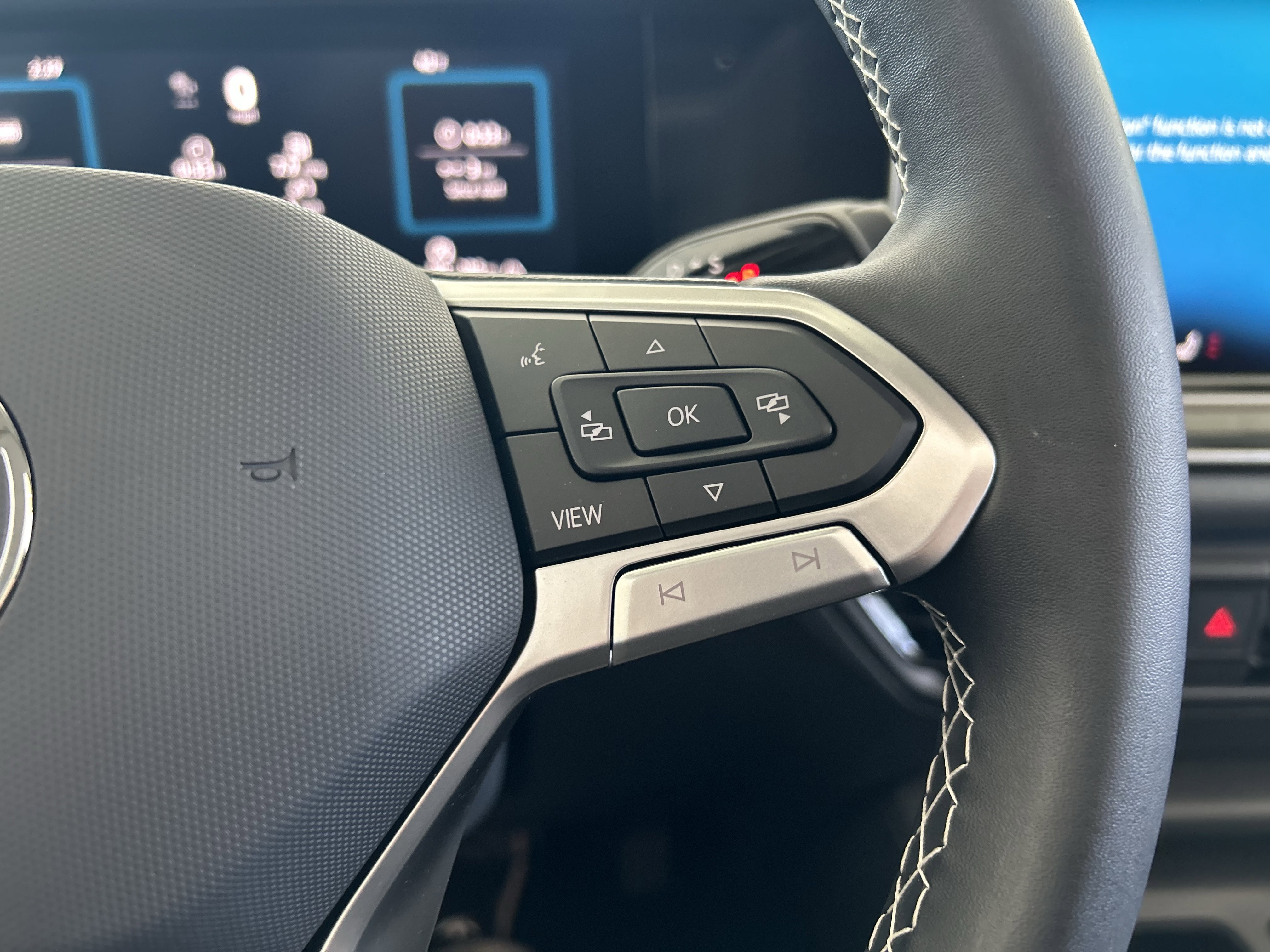 Certified 2025 Volkswagen Tiguan SE image 15