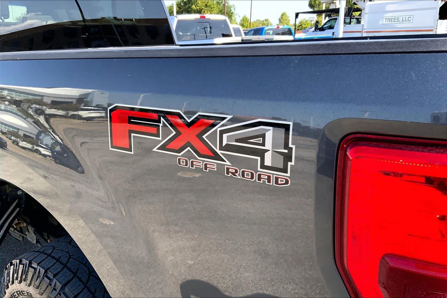 Used 2018 Ford F250 XLT w/ XLT Premium Package AWD/4WD image 10