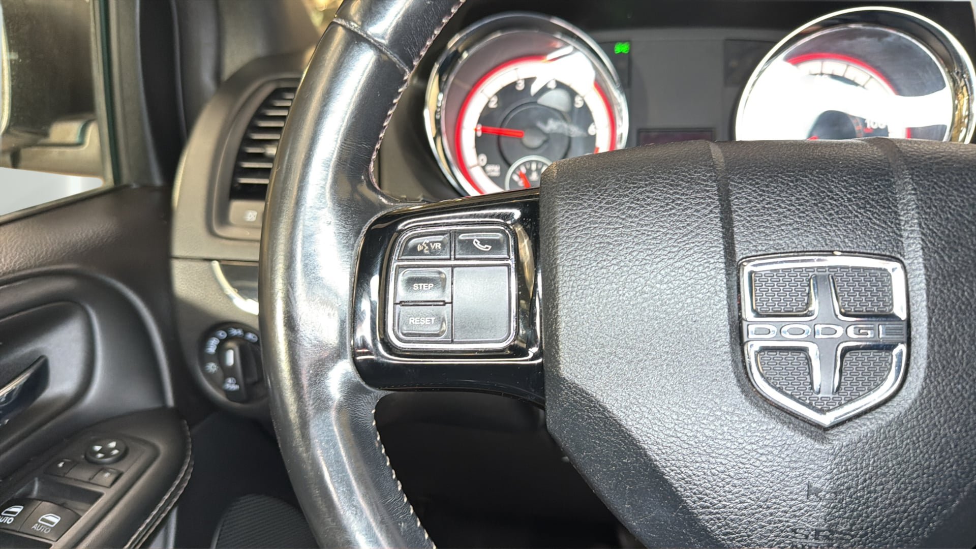Used 2018 Dodge Grand Caravan SE FWD image 27
