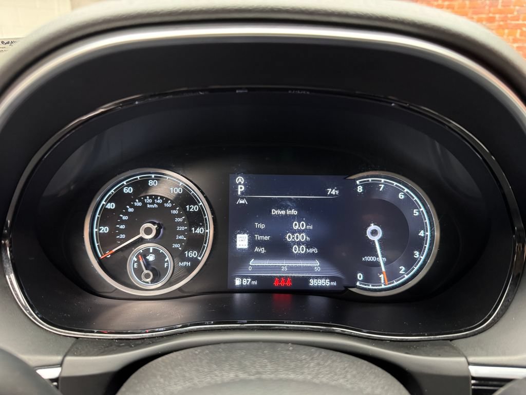 Used 2025 Genesis GV70 2.5T AWD/4WD image 16