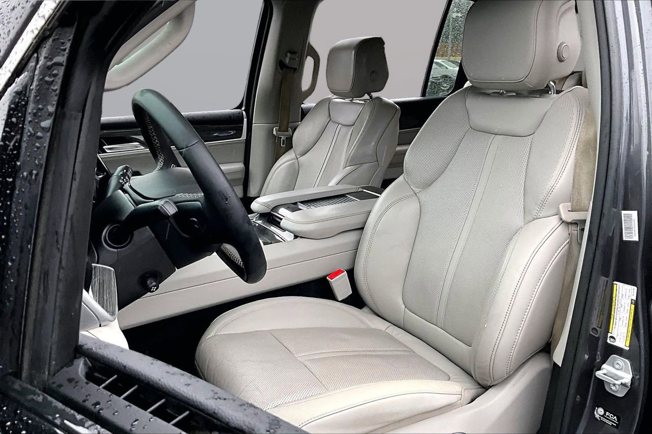 Used 2022 Jeep Wagoneer Series III AWD/4WD image 21