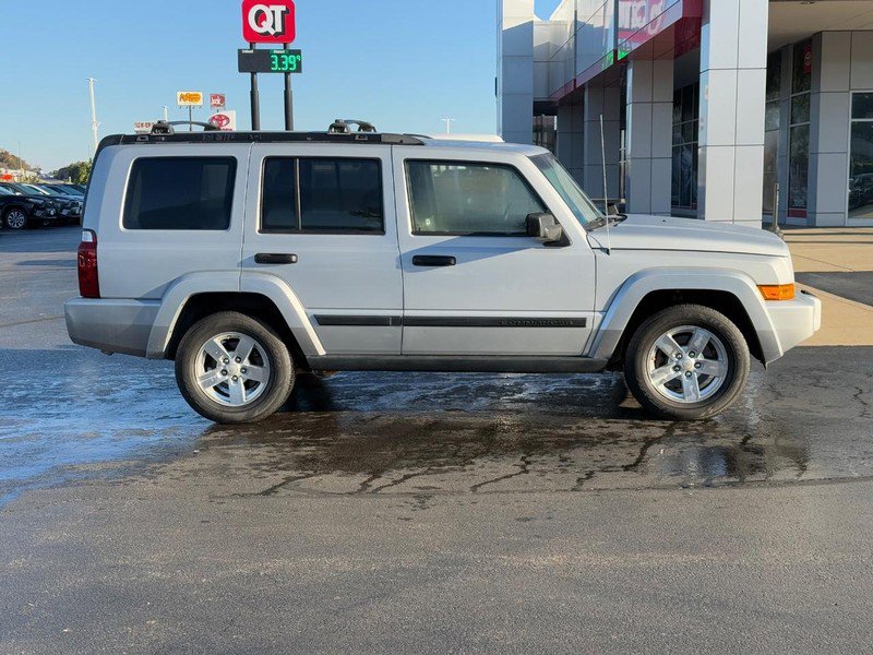 Used 2006 Jeep Commander 4dr 4WD image 2