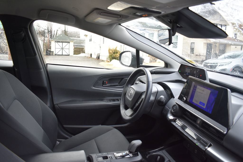Used 2023 Toyota Prius LE image 19