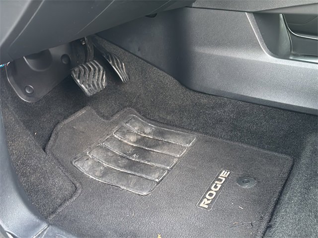 Used 2024 Nissan Rogue SV image 17