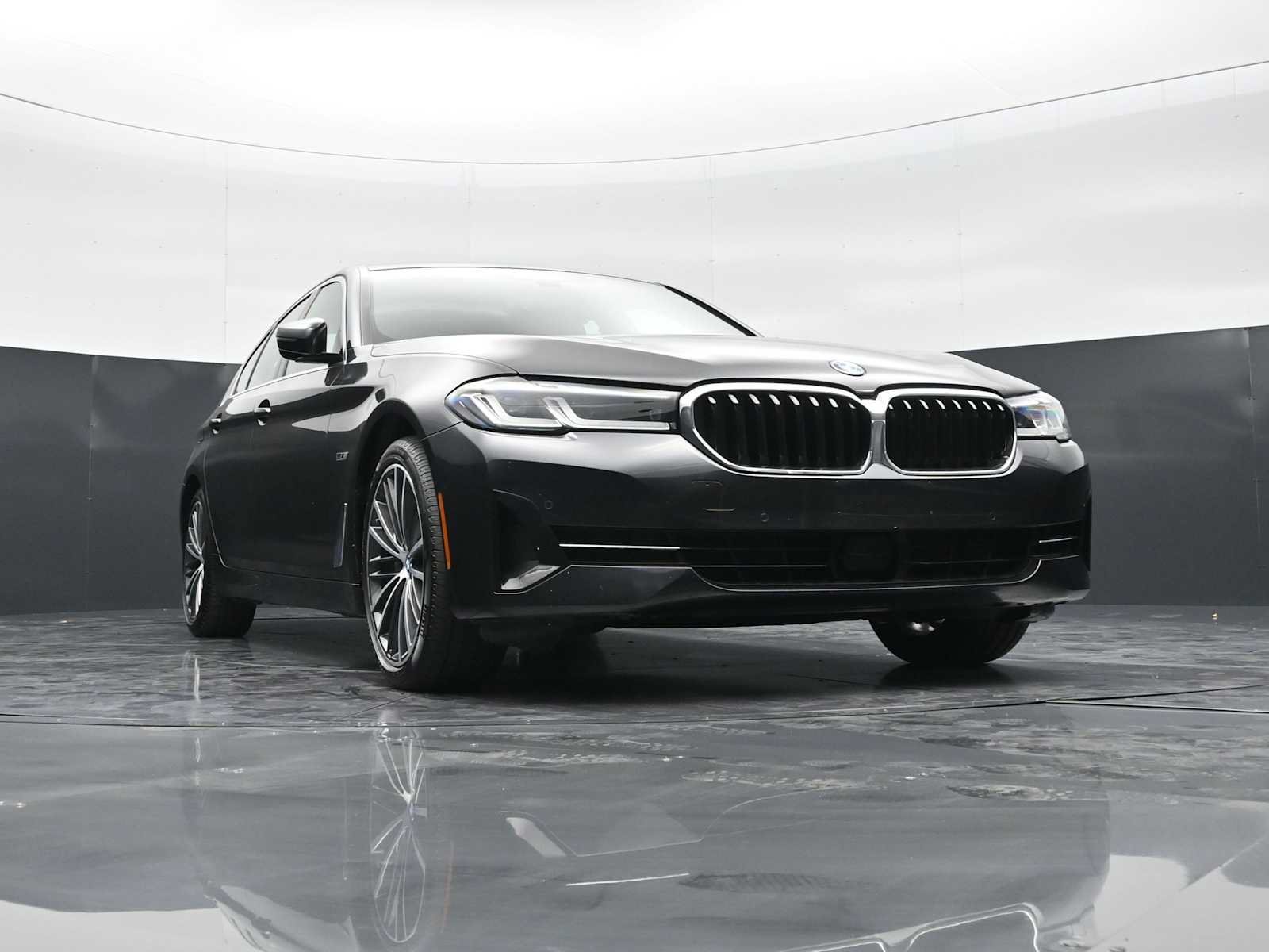 Used 2022 BMW 530e w/ Executive Package RWD image 27